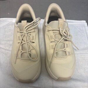 KIZIK Women's Wasatch Sneaker Size 8.5